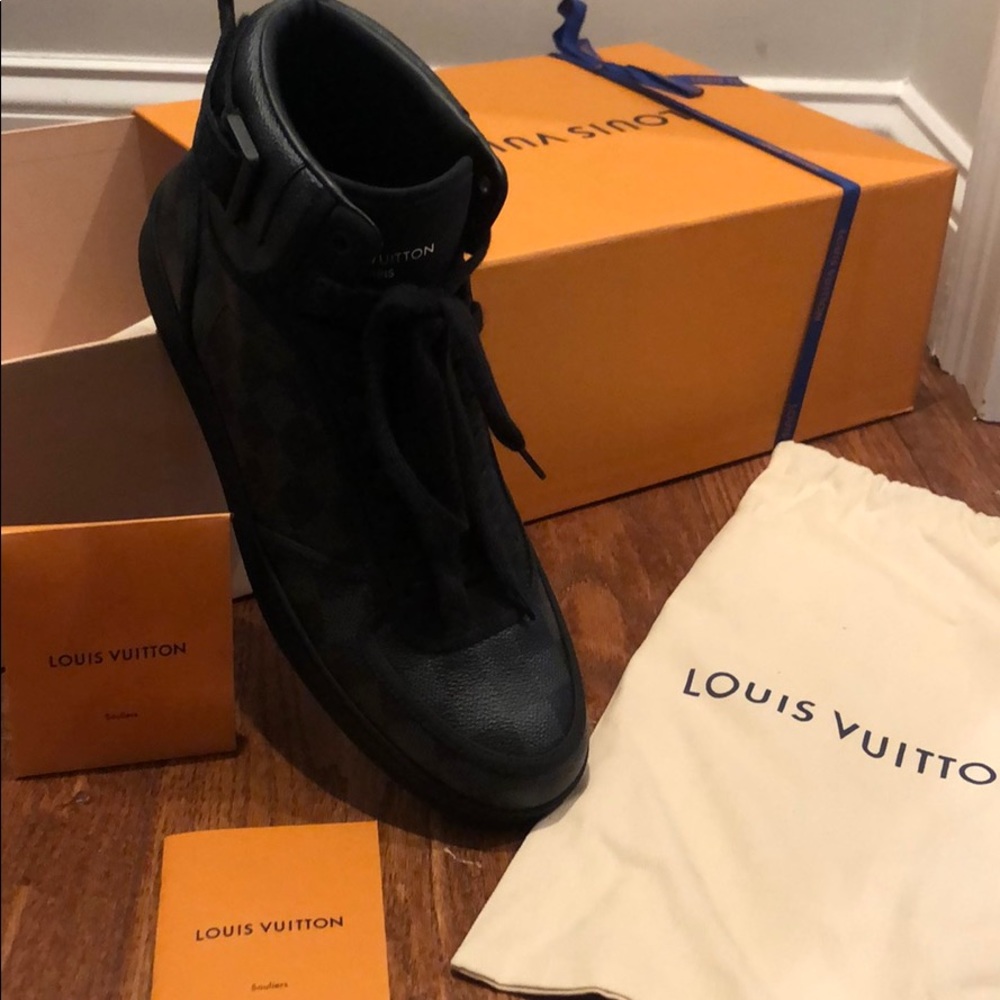 Brand new Louis Vuitton sneakers - Picture 1 of 4